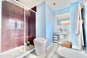 En-=Suite- click for photo gallery